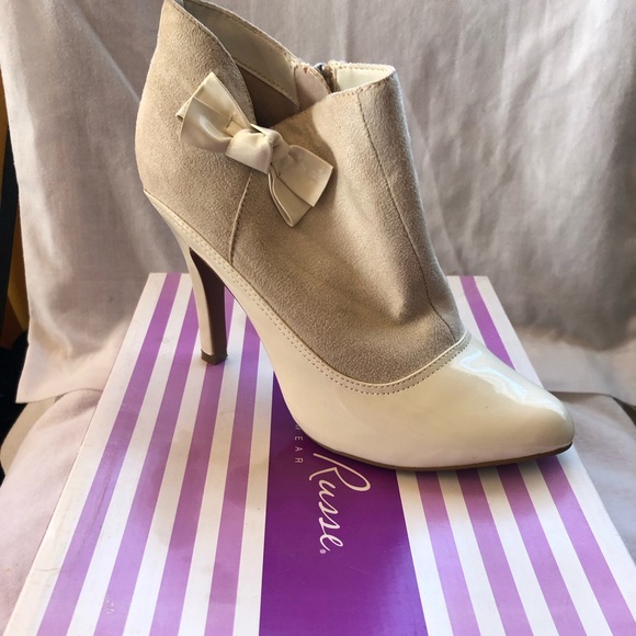 CHARLOTTE RUSSE IVORY BOW ANKLE BOOTIES - Picture 2 of 6